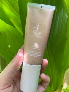 Huda Beauty Glowish Skin Dew (foundation)