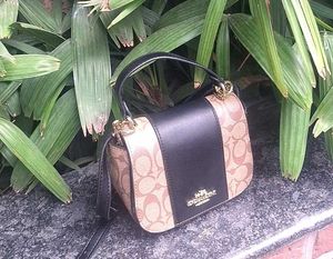 Coach slingbag / handbag With removable Sling