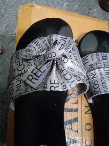Stylish Women's Slides with Bow Detail