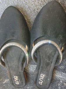 Elegant Black Embellished Flats