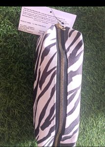 L.A GIRL STORAGE POUCH