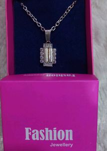 dainty neckpiece with shiny pendant