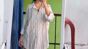 Chic Striped Oversized Shirt