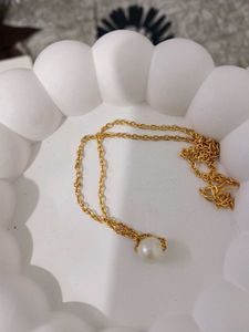 Elegant Gold Chain Necklace with Pearl