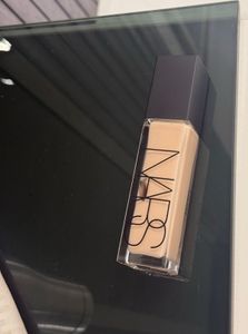 NARS Foundation - Luminous Finish