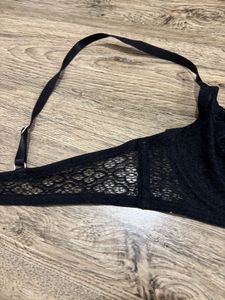 Black underwire push-up bra