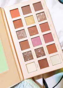 Beautiful Eyeshadow Palette shining ✨🩷🪩