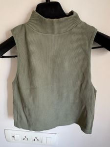 Ribbed Mock Neck Crop Top