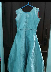 Delivery free Embroidery Gown
