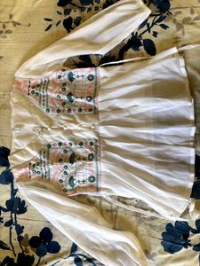 Elegant White Kurta with Intricate Embroidery
