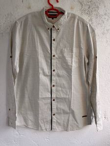 Men's Patterned Button-Down Shirt