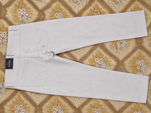 Men’s Straight-Fit Chinos – Li