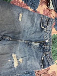 H&amp;M baggy blue ripped jeans perfect for summers