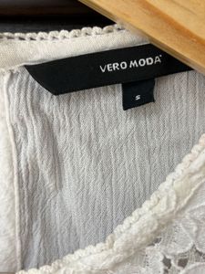 Elegant White Lace Vero Moda Crop Top