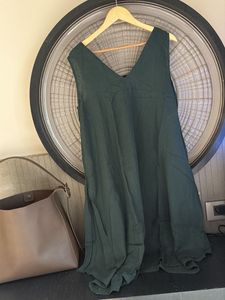 Women's Dark Green V-Neck Sleeveless Dress