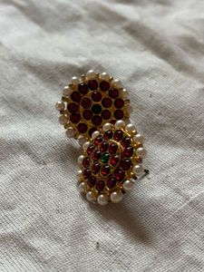 Elegant Red &amp; Green Pearl Stud Earrings