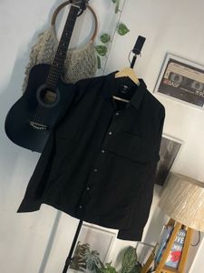 Uniqlo Classic Black Men's Button-Up Shirt
