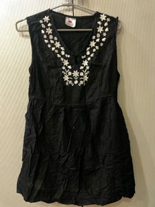 Embroidered Black Sleeveless Kurta