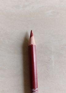 Light Pink Lipstick With Lipliner
