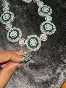 Stunning Emerald &amp; Diamond Necklace Set