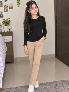 Comfortable Leggings and Black Top Set