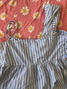 Chic Blue &amp; White Striped Top
