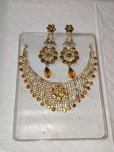 Stunning Necklace & Earring Set