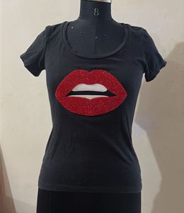 Guess Sparkly Lips Graphic T-Shirt