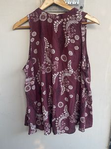 Chic Sleeveless Paisley Print Top