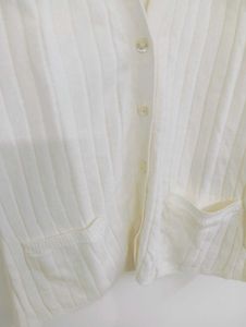 Chic White Sleeveless V-Neck Vest