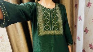 Elegant Green Kurta with Gold Embellishments