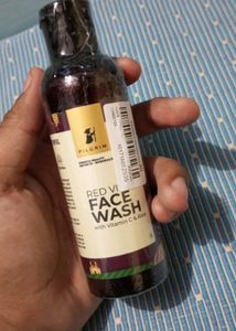 Pilgrim Red Wine Facewash With Vitamin C & Aloe || Help In Fights Ageing, Deep Cleanses , Nourishes