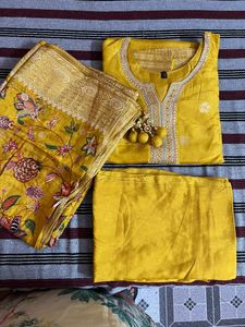 Mustard Suit Set L Size (40)