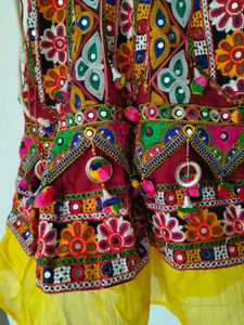 4-9  Beautiful Embroidered Gujarati Chaniya Choli
