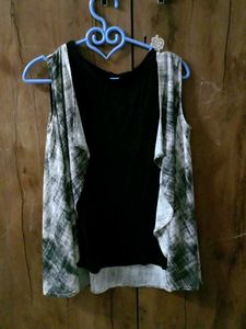Stylish Sleeveless Top with Printed Overlay