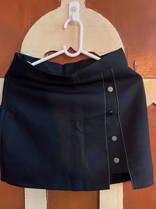 Black button skirt, looks chic