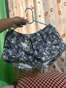 Stylish Floral Print Shorts