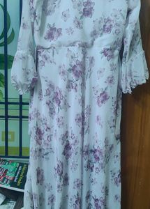 White Floral Dress 🐻‍❄️🌸
