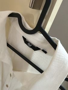White Sleeveless Collared Button-Up Top