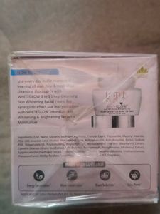 Lotus Herbals Whiteglow Deep Moisturising Creme