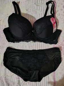 Black Lace Bra & Panty Set 36C