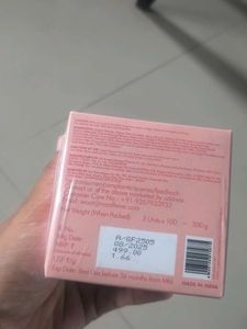mCaffeine Guava Fizz De-Tan Soap (3 Soaps)