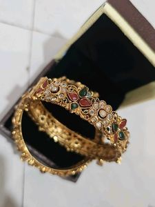 Exquisite Kundan Bangles