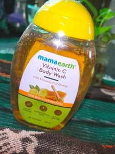 MAMAEARTH body Wash with Vitamin C And Honey