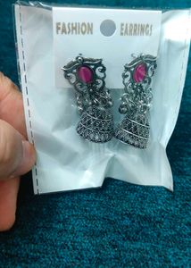 Beautiful Emerald Dangle Earring