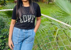 Distressed Denim Jeans with diamond Tshirt