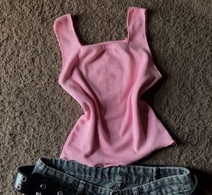 Cute pink top 🎀