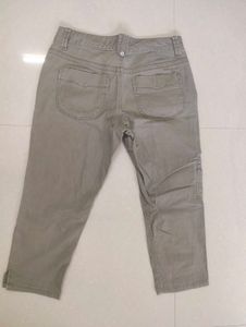 Imported DKNY Cargo Capri