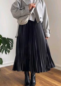 DL Fashion Women Solid Pleated Balck Skirt
