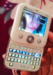 Vintage Sliding Micromax Bling Q55 Phone